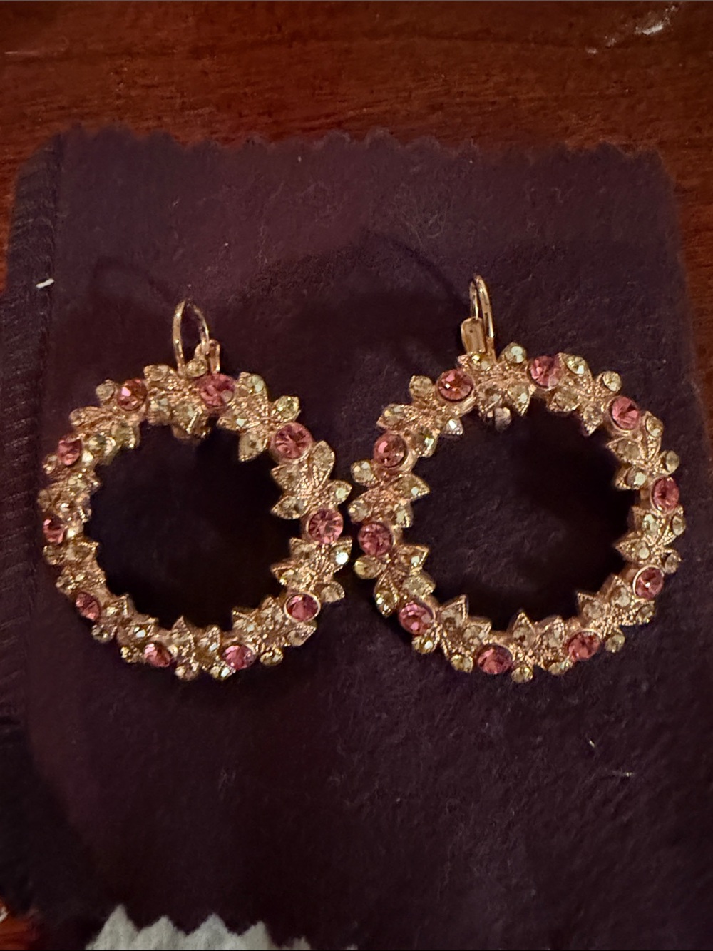 Mariana crystal earrings in shape of wreath